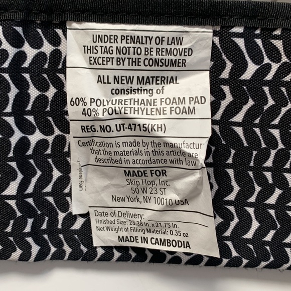 Skidaddle by Skip Hop black white diaper bag - Picture 7 of 9